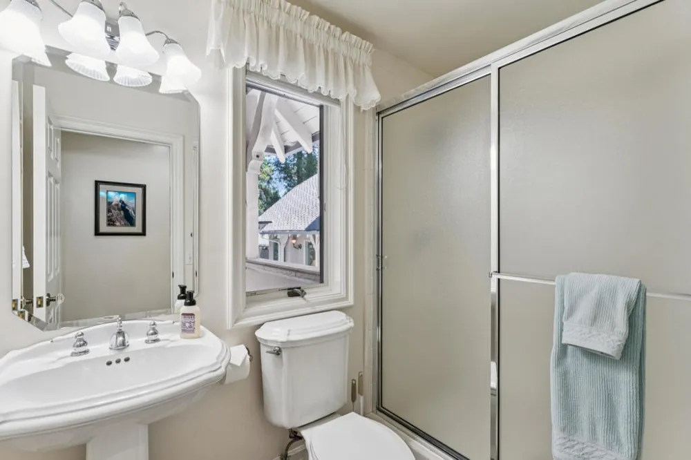 391 Cedar Ridge Drive Lake Arrowhead, CA 92352