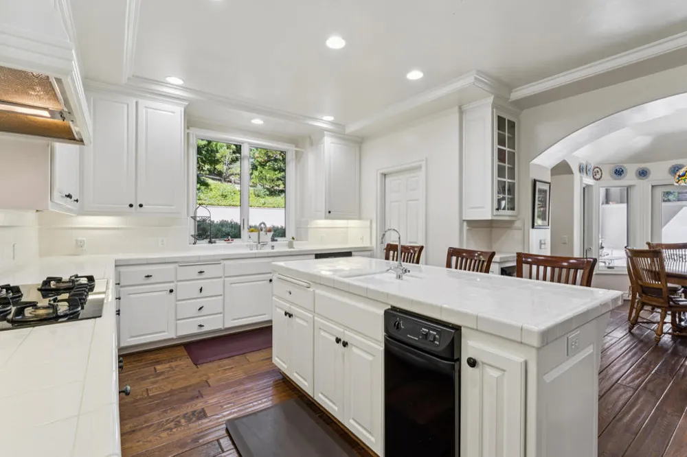 391 Cedar Ridge Drive Lake Arrowhead, CA 92352