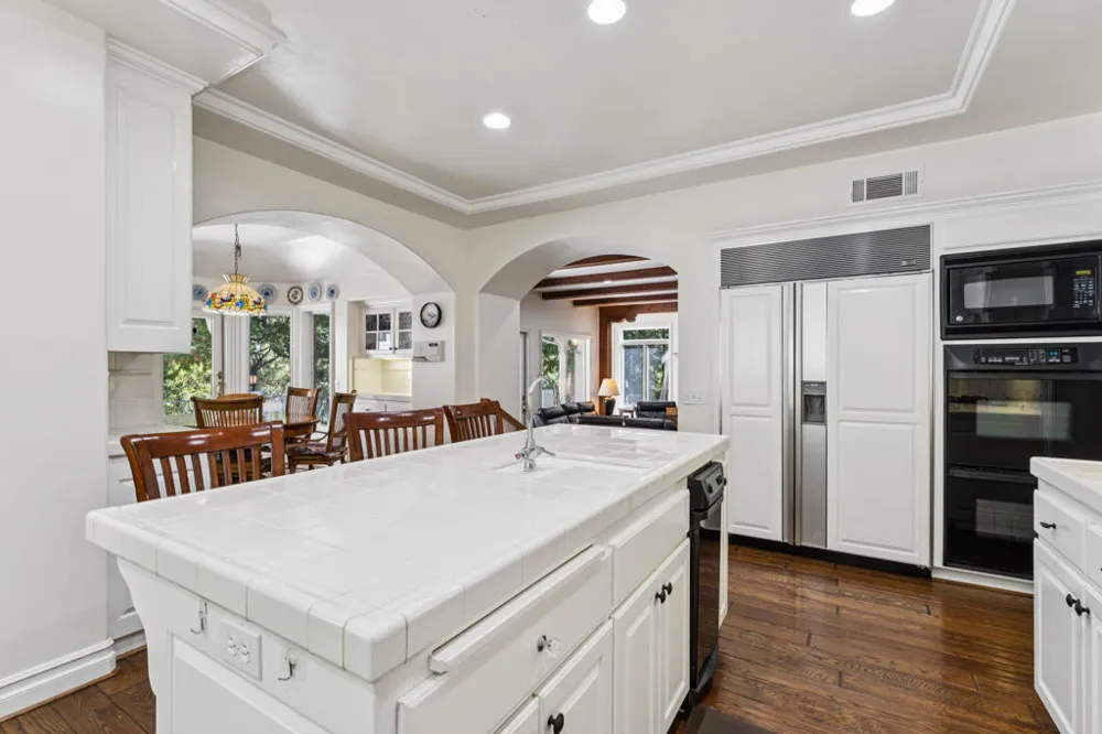 391 Cedar Ridge Drive Lake Arrowhead, CA 92352