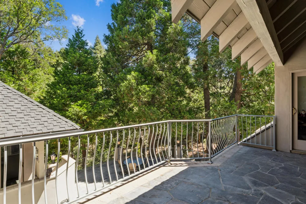 391 Cedar Ridge Drive Lake Arrowhead, CA 92352