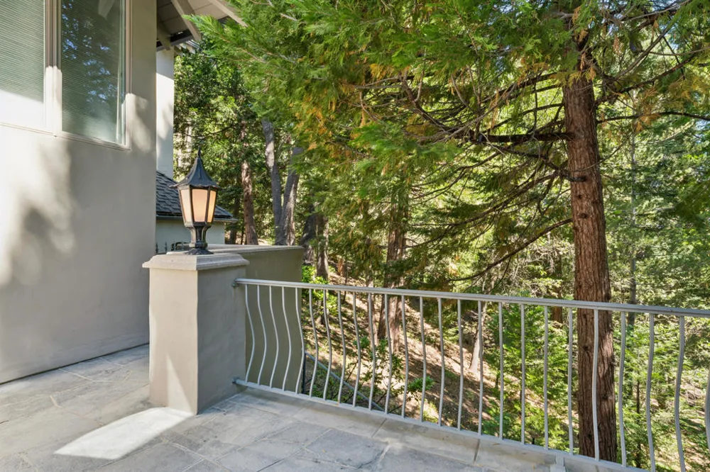 391 Cedar Ridge Drive Lake Arrowhead, CA 92352
