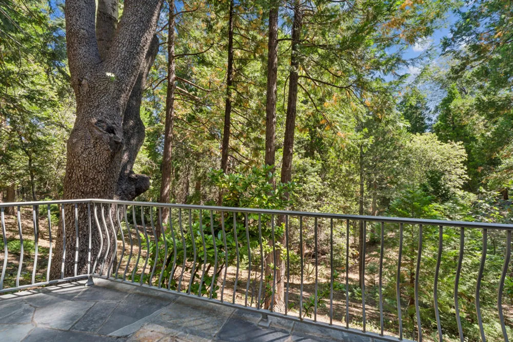 391 Cedar Ridge Drive Lake Arrowhead, CA 92352