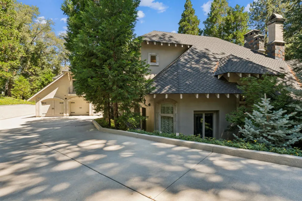 391 Cedar Ridge Drive Lake Arrowhead, CA 92352