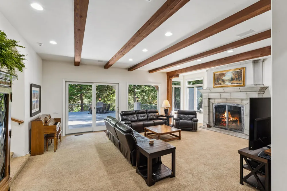 391 Cedar Ridge Drive Lake Arrowhead, CA 92352