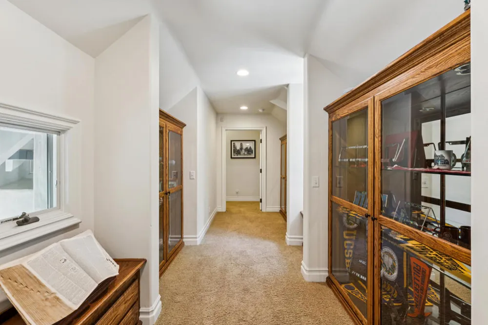391 Cedar Ridge Drive Lake Arrowhead, CA 92352