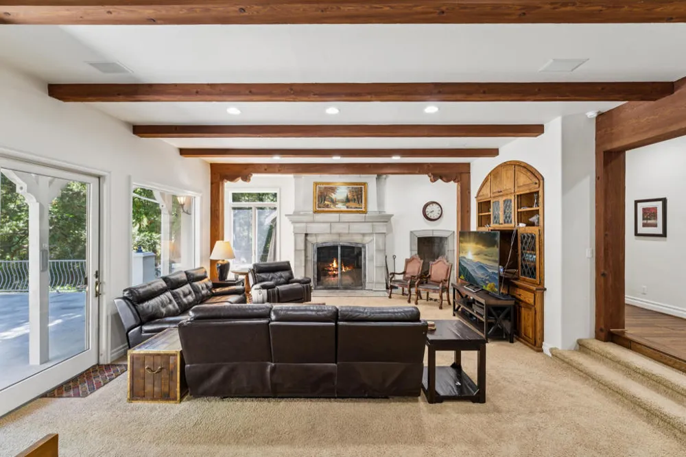 391 Cedar Ridge Drive Lake Arrowhead, CA 92352