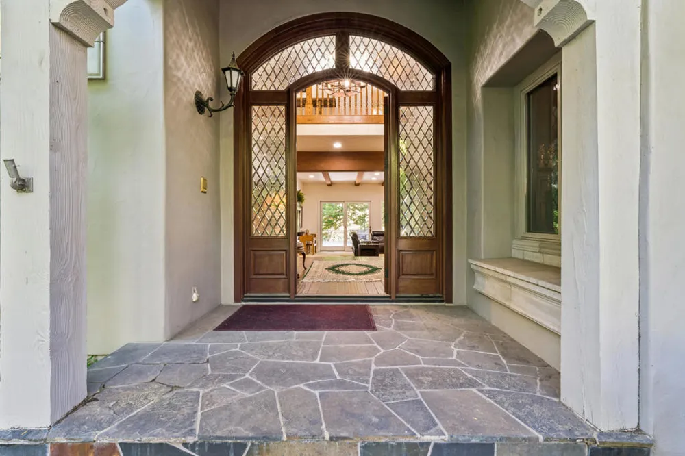 391 Cedar Ridge Drive Lake Arrowhead, CA 92352