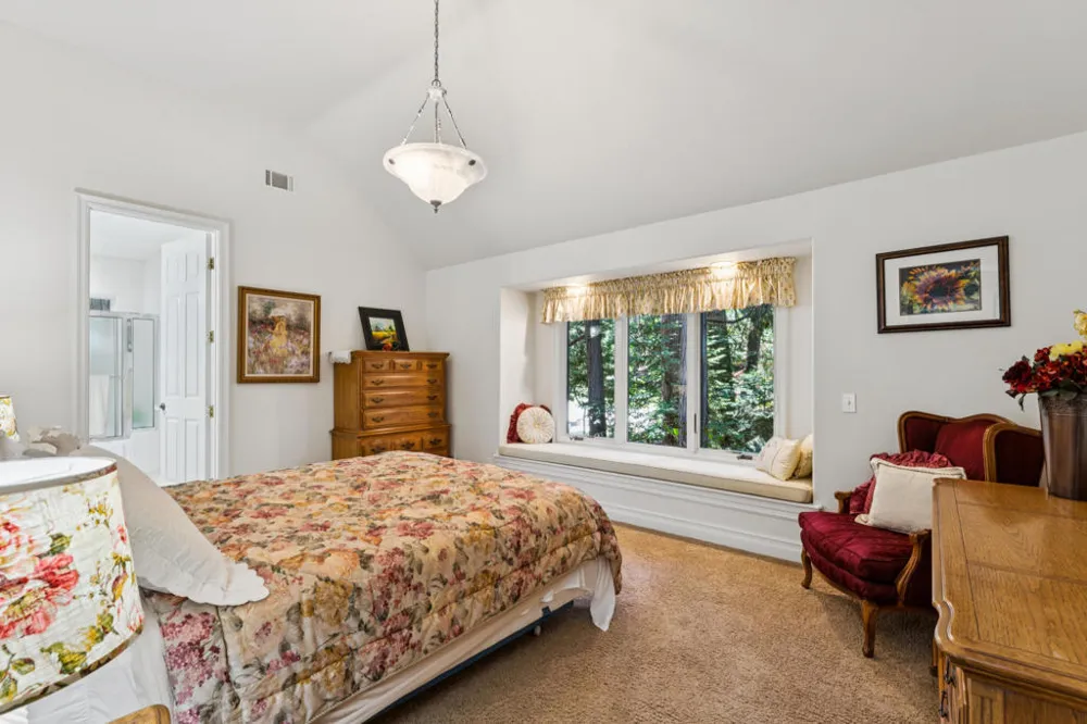 391 Cedar Ridge Drive Lake Arrowhead, CA 92352