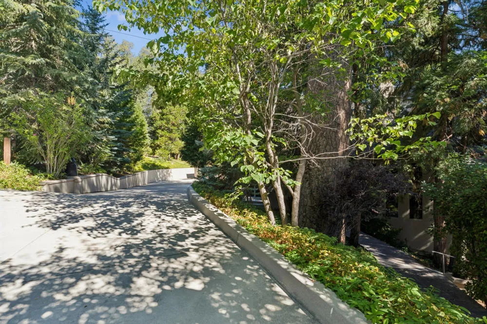 391 Cedar Ridge Drive Lake Arrowhead, CA 92352