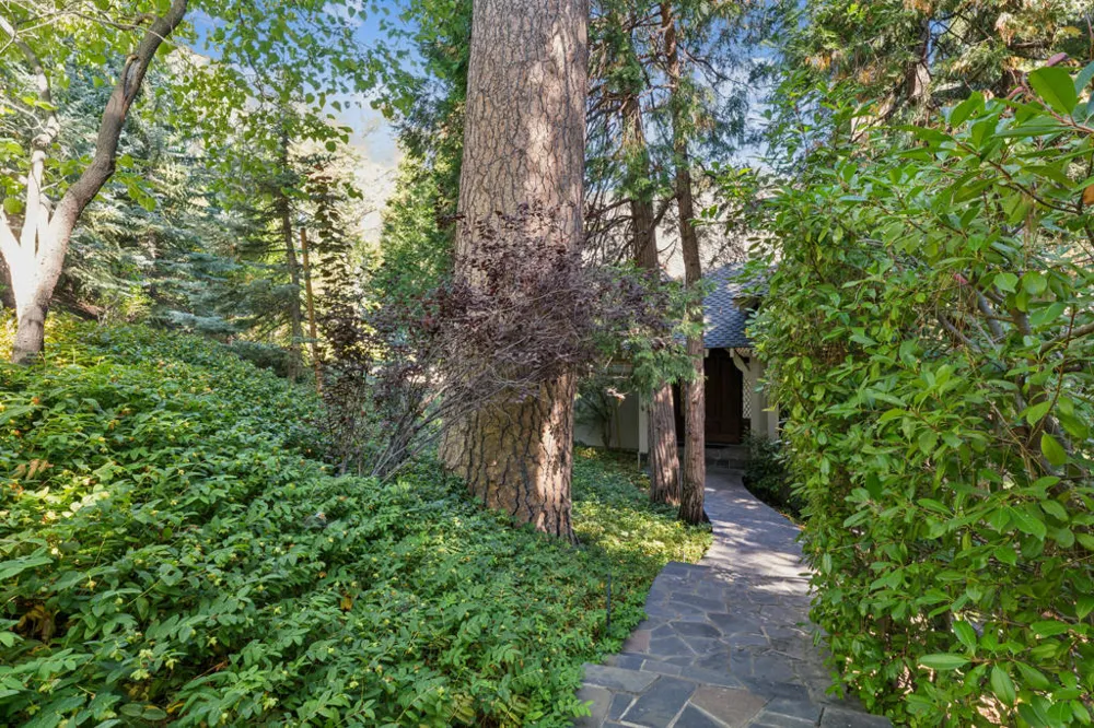 391 Cedar Ridge Drive Lake Arrowhead, CA 92352