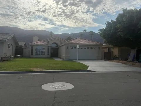 51975 Avenida Villa