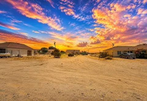 1285 Red Sea Avenue