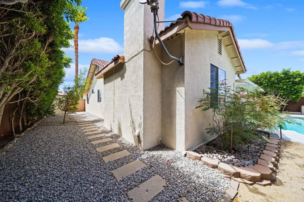 37762 Drexell Drive Palm Desert, CA 92211