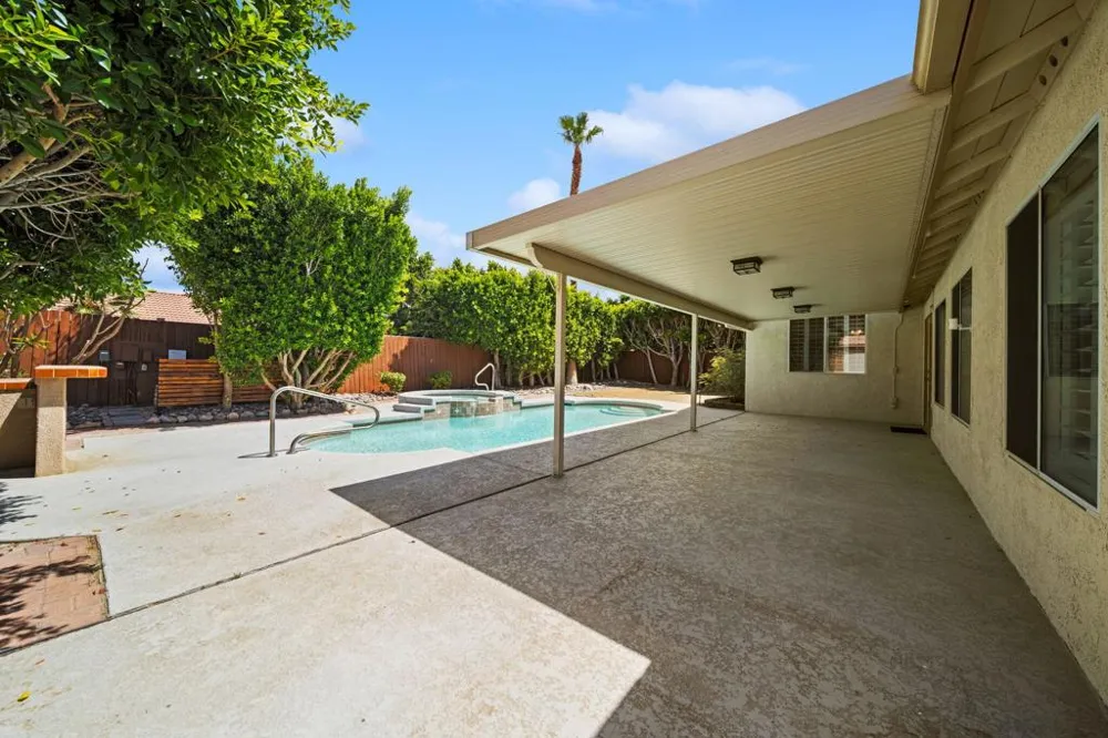 37762 Drexell Drive Palm Desert, CA 92211