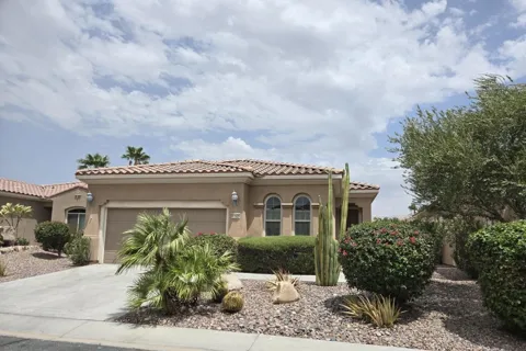 81620 Avenida Alturas