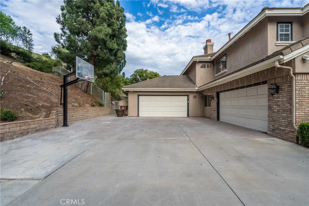 27880 Mount Whitney Yorba Linda, CA 92887