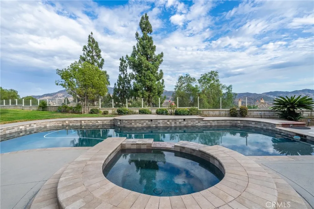27880 Mount Whitney Yorba Linda, CA 92887