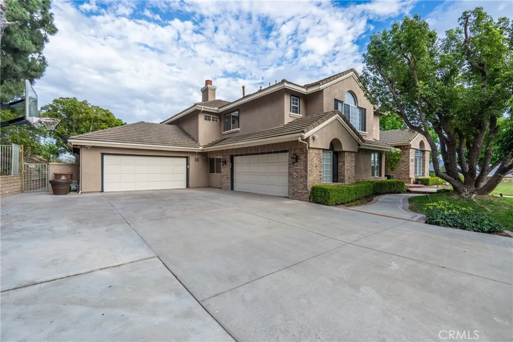 27880 Mount Whitney Yorba Linda, CA 92887