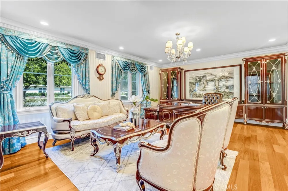 2290 Lombardy San Marino, CA 91108