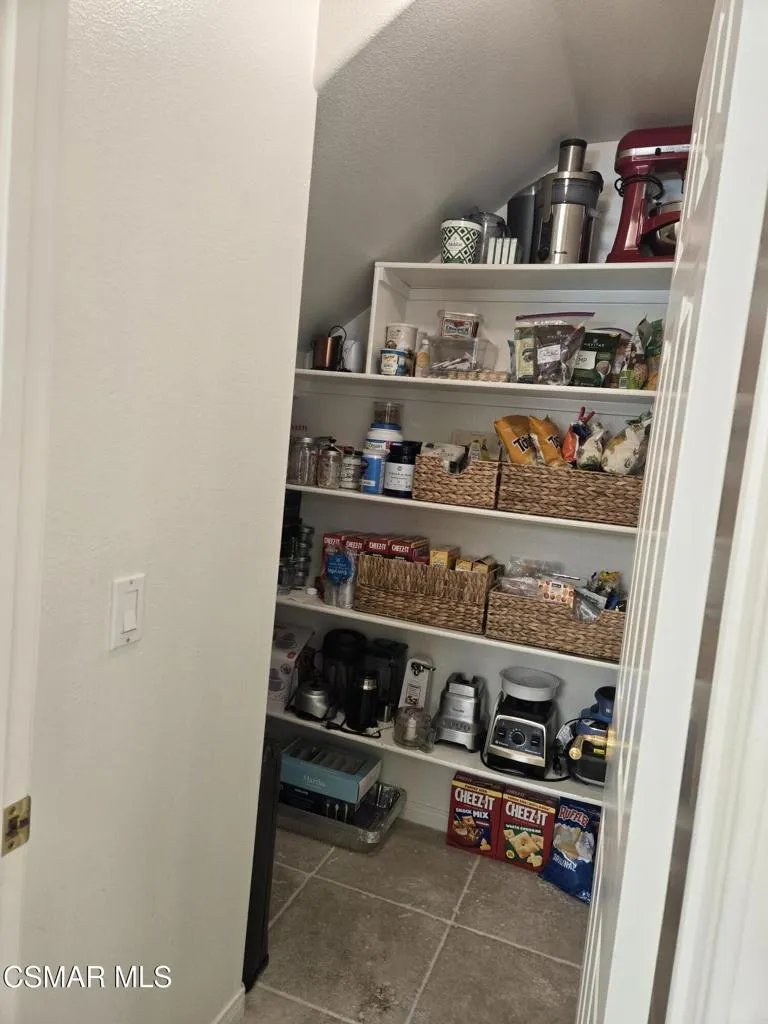 6364 Deerbrook Road Oak Park, CA 91377