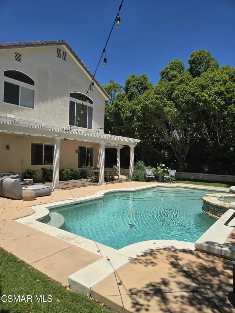 6364 Deerbrook Road Oak Park, CA 91377