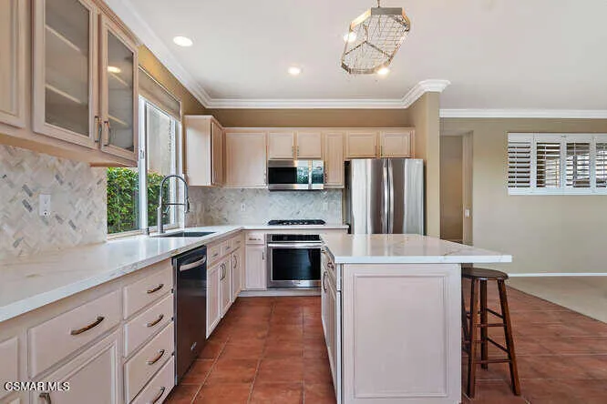 11805 Catania Court Moorpark, CA 93021