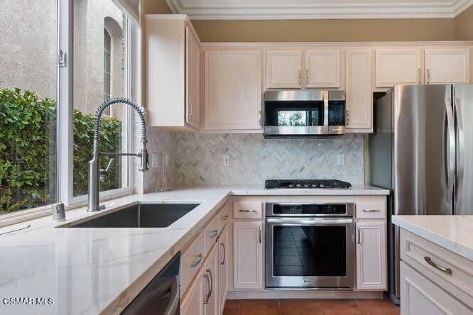 11805 Catania Court Moorpark, CA 93021