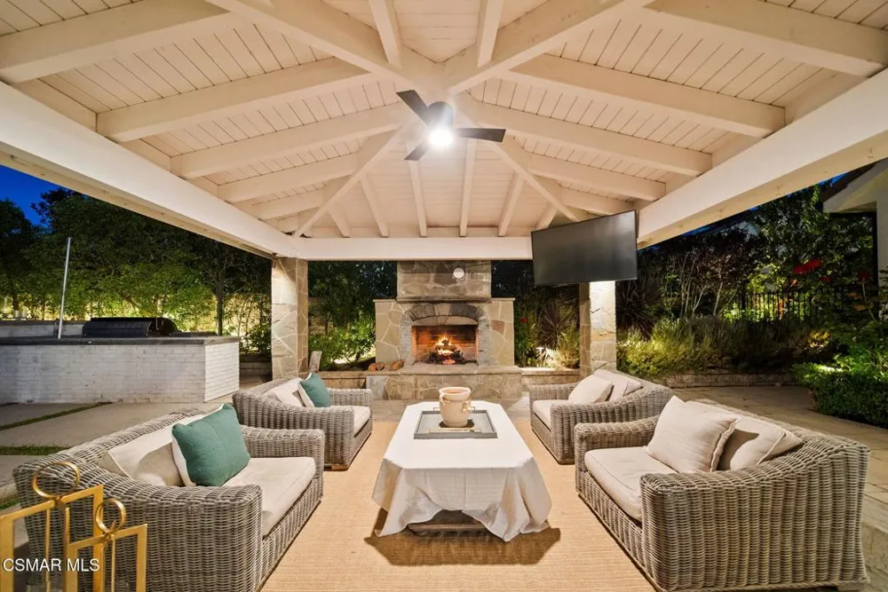 2116 Shadow Creek Drive Agoura Hills, CA 91301