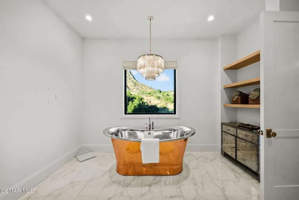 2116 Shadow Creek Drive Agoura Hills, CA 91301