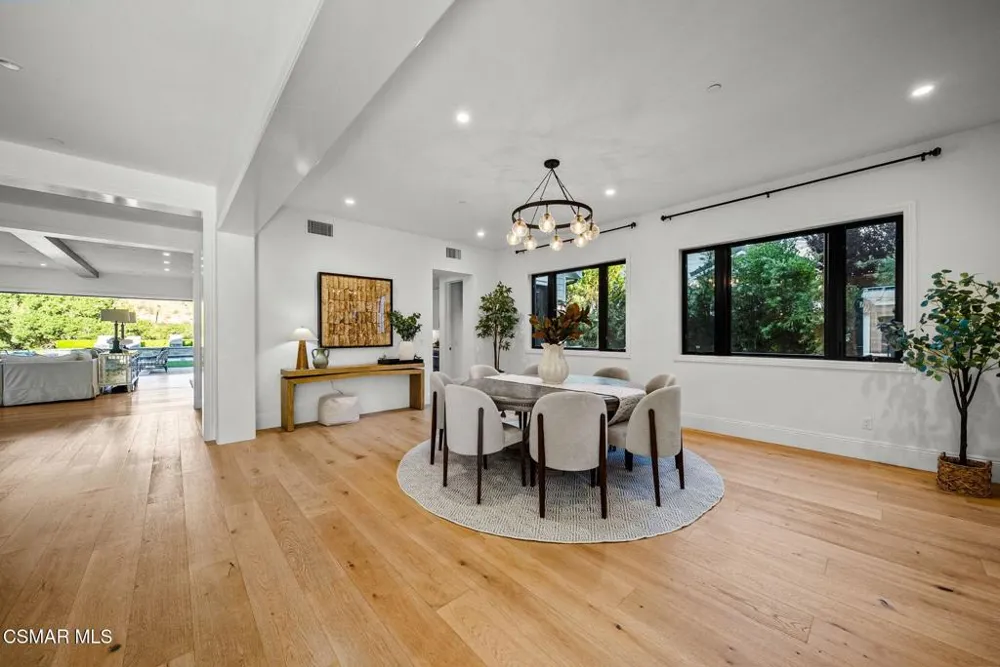 2116 Shadow Creek Drive Agoura Hills, CA 91301