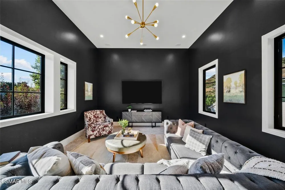 2116 Shadow Creek Drive Agoura Hills, CA 91301