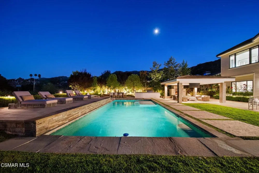 2116 Shadow Creek Drive Agoura Hills, CA 91301