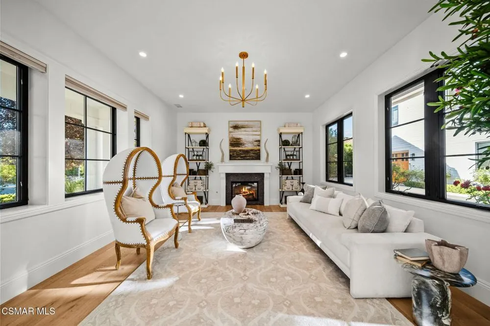 2116 Shadow Creek Drive Agoura Hills, CA 91301
