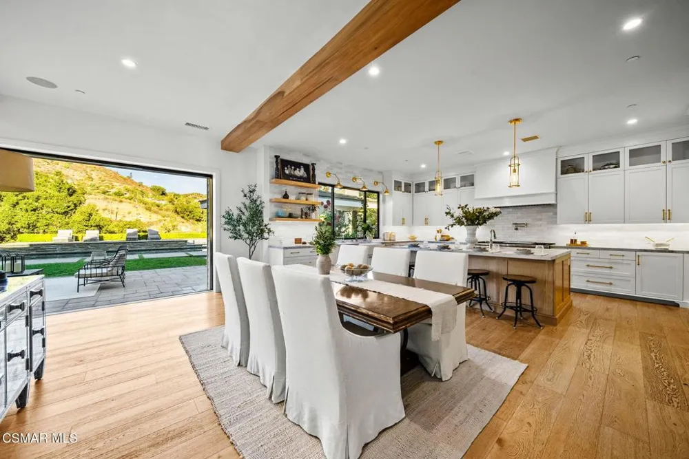 2116 Shadow Creek Drive Agoura Hills, CA 91301