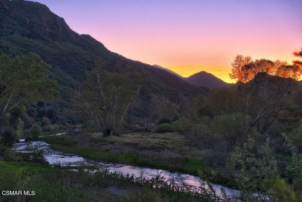 2116 Shadow Creek Drive Agoura Hills, CA 91301