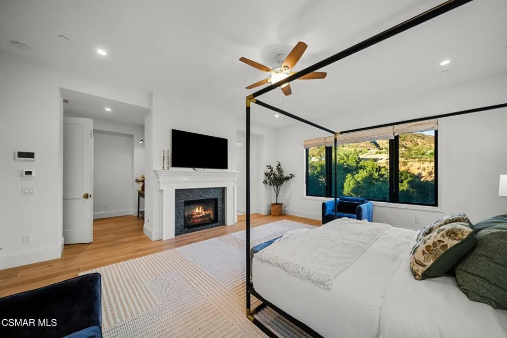 2116 Shadow Creek Drive Agoura Hills, CA 91301