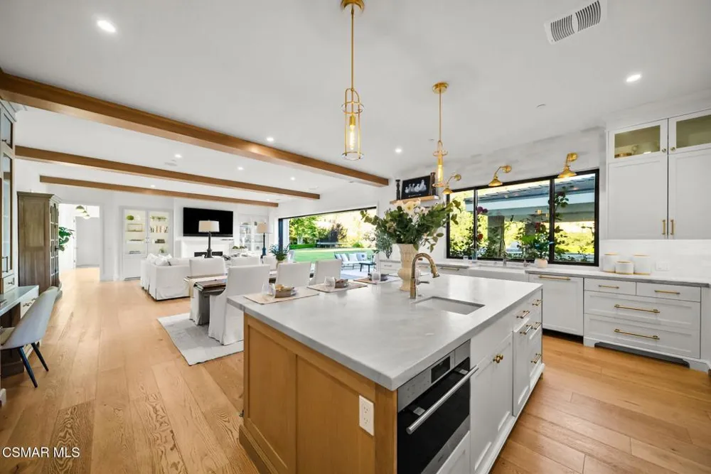 2116 Shadow Creek Drive Agoura Hills, CA 91301