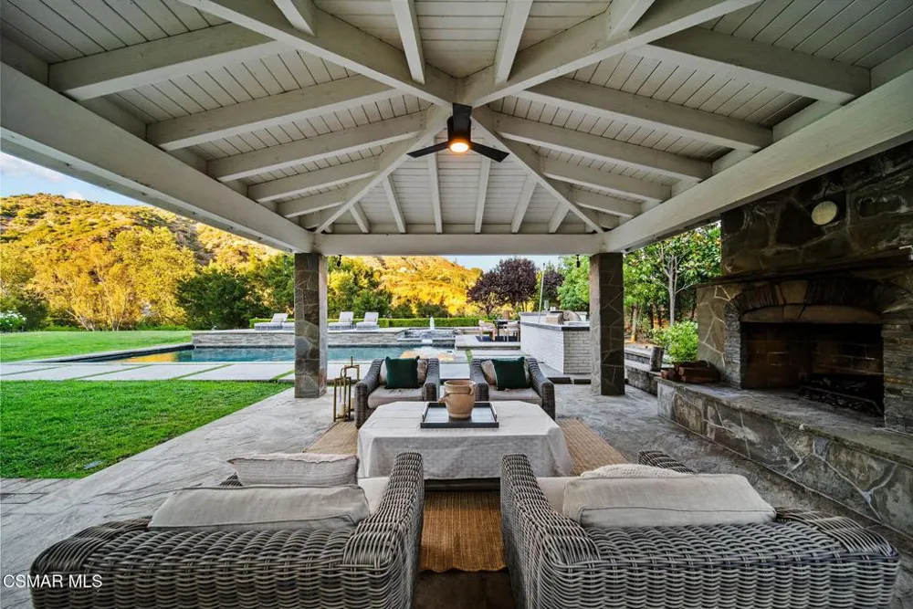 2116 Shadow Creek Drive Agoura Hills, CA 91301