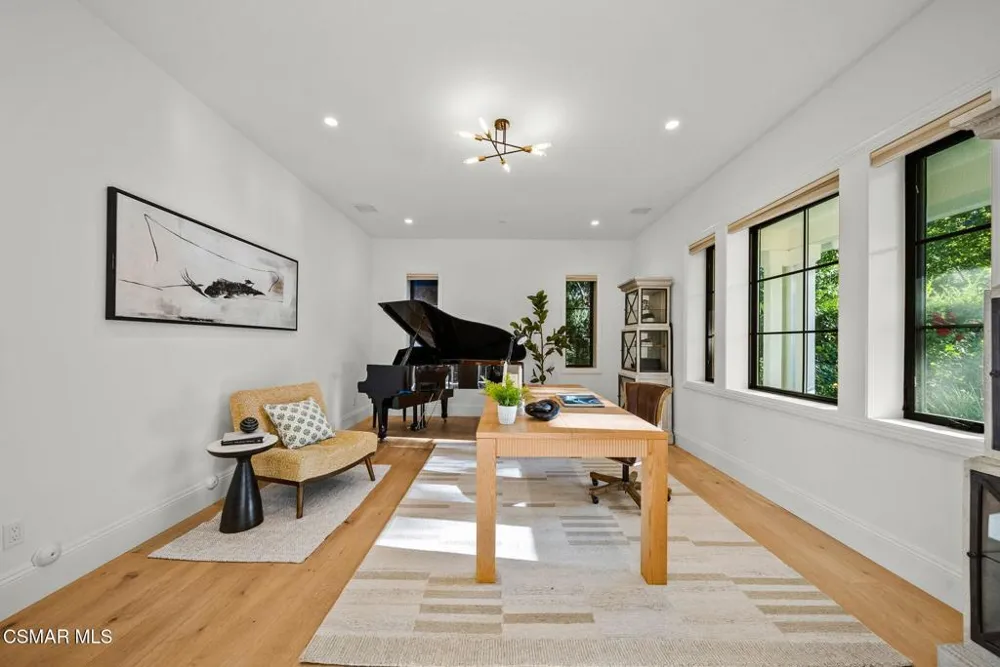 2116 Shadow Creek Drive Agoura Hills, CA 91301