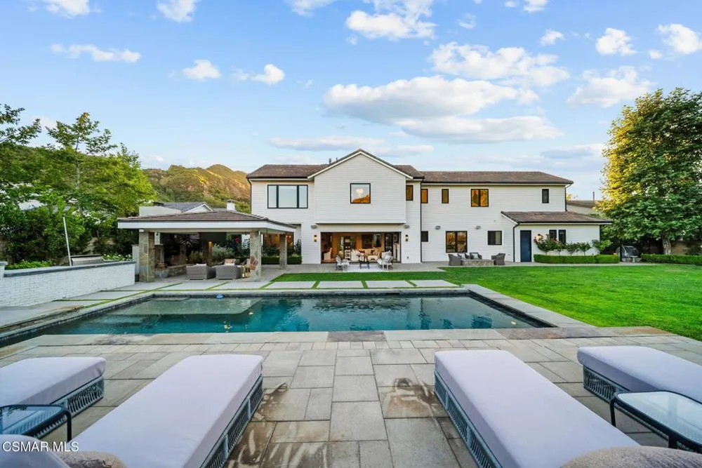 2116 Shadow Creek Drive Agoura Hills, CA 91301