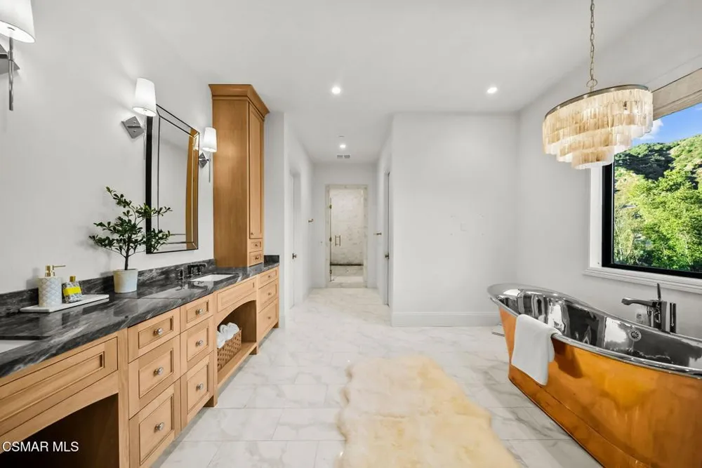 2116 Shadow Creek Drive Agoura Hills, CA 91301