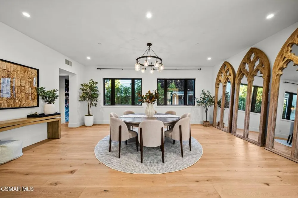 2116 Shadow Creek Drive Agoura Hills, CA 91301
