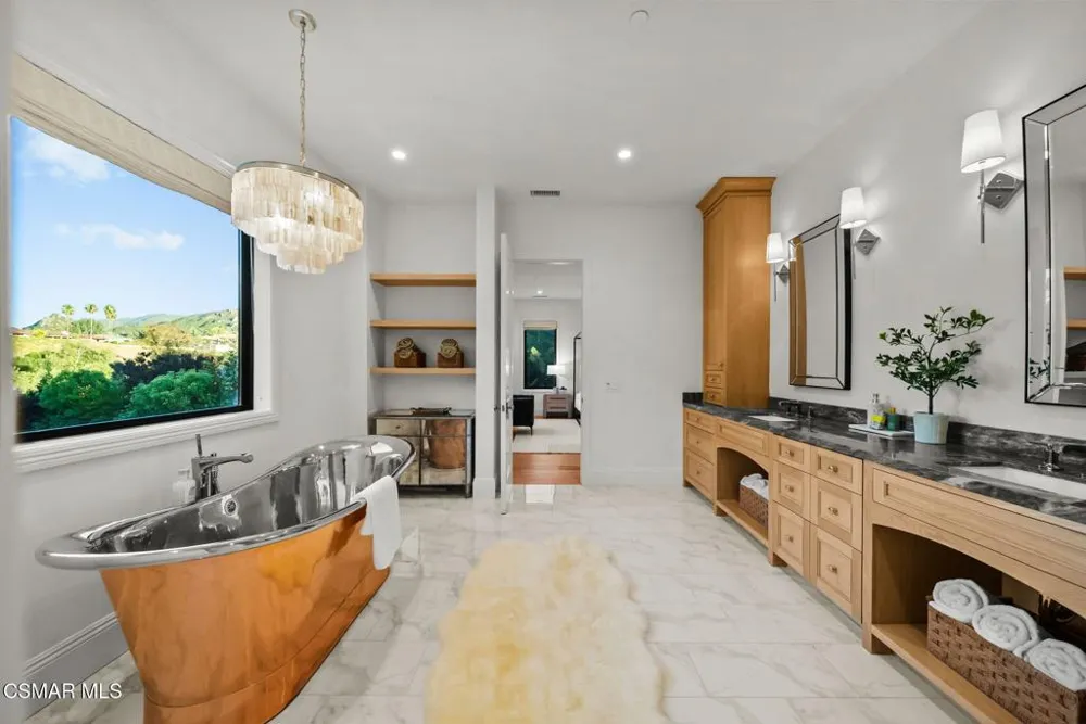 2116 Shadow Creek Drive Agoura Hills, CA 91301