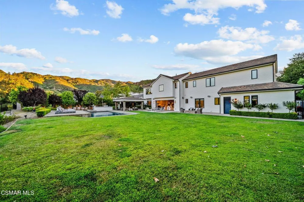 2116 Shadow Creek Drive Agoura Hills, CA 91301