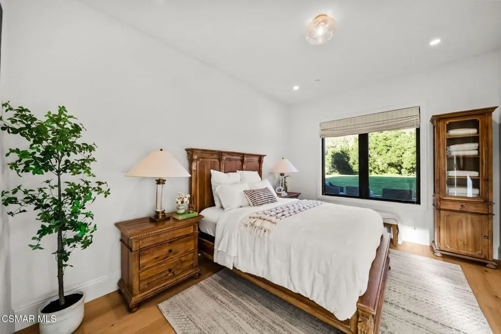 2116 Shadow Creek Drive Agoura Hills, CA 91301
