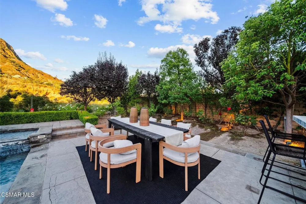 2116 Shadow Creek Drive Agoura Hills, CA 91301