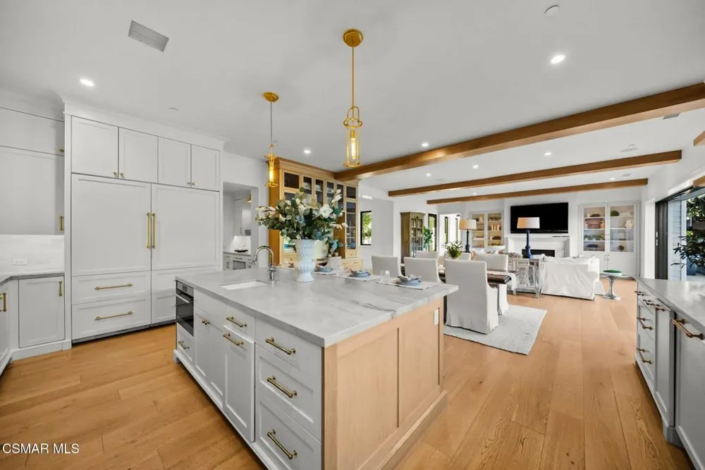 2116 Shadow Creek Drive Agoura Hills, CA 91301