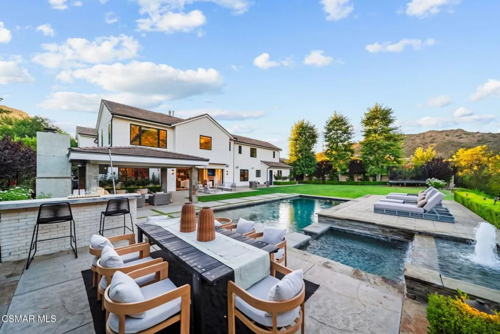 2116 Shadow Creek Drive Agoura Hills, CA 91301