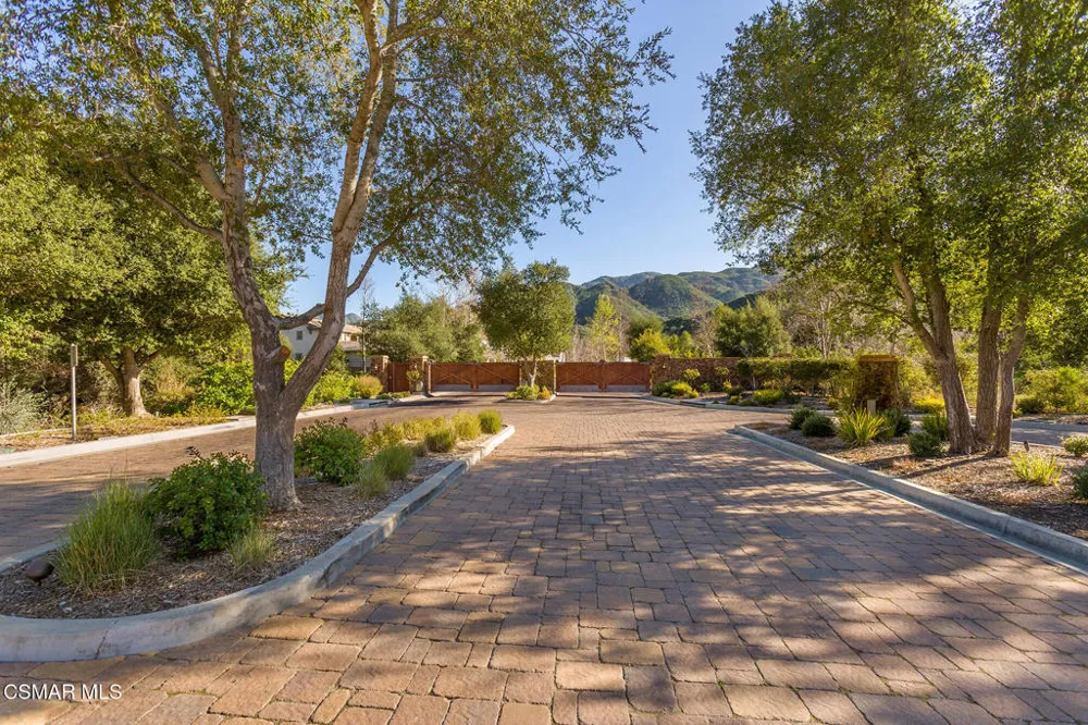 2116 Shadow Creek Drive Agoura Hills, CA 91301