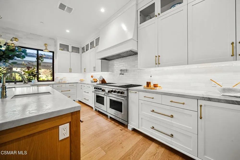 2116 Shadow Creek Drive Agoura Hills, CA 91301